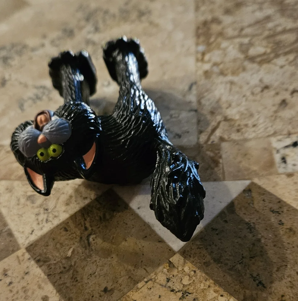 Hallmark Heartline Merry Miniatures Scaredy Black Cat Figure Figurune